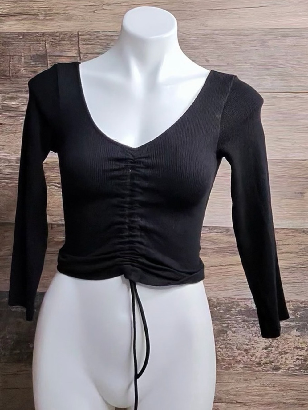 Black Ruched V-Neck Long Sleeve Crop Top